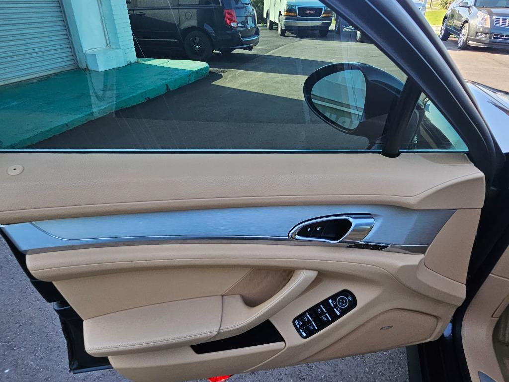 2013 Porsche Panamera 4S photo