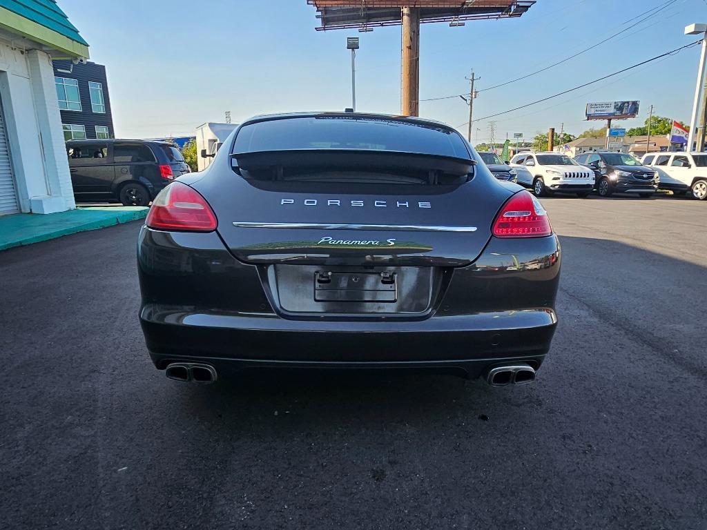 2013 Porsche Panamera 4S photo