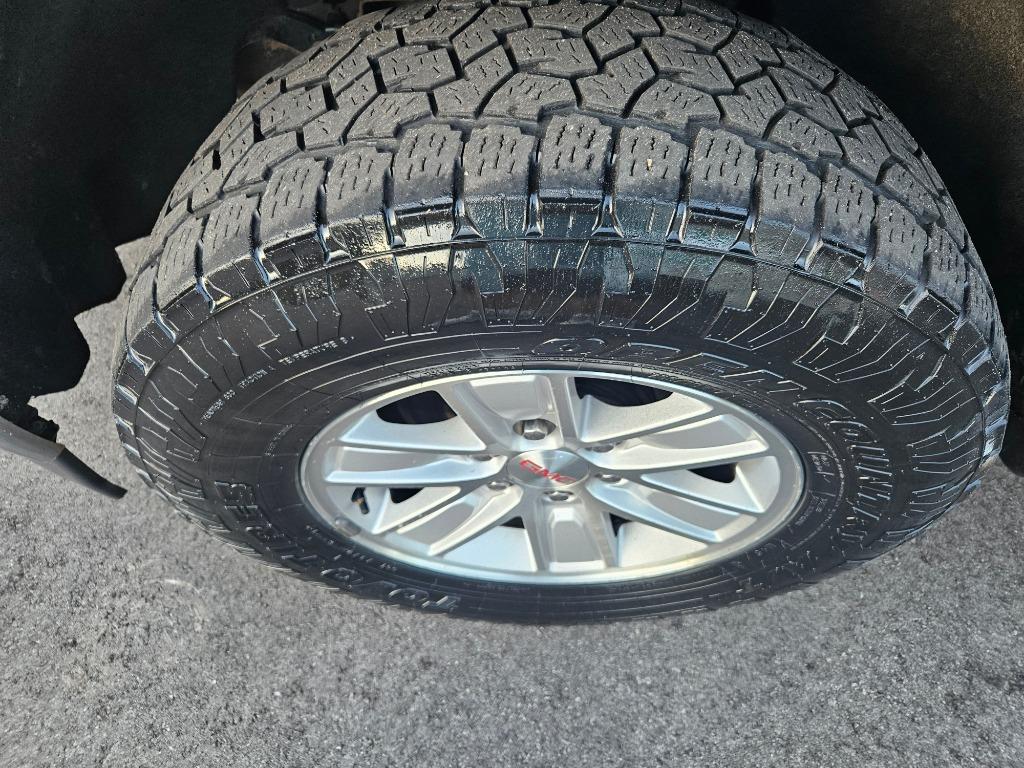 2016 GMC Sierra 1500 SLE photo