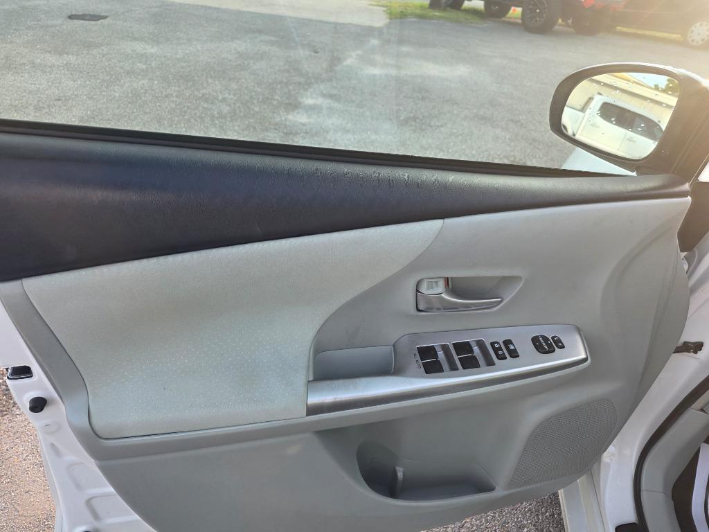 2013 Toyota Prius - $6,995