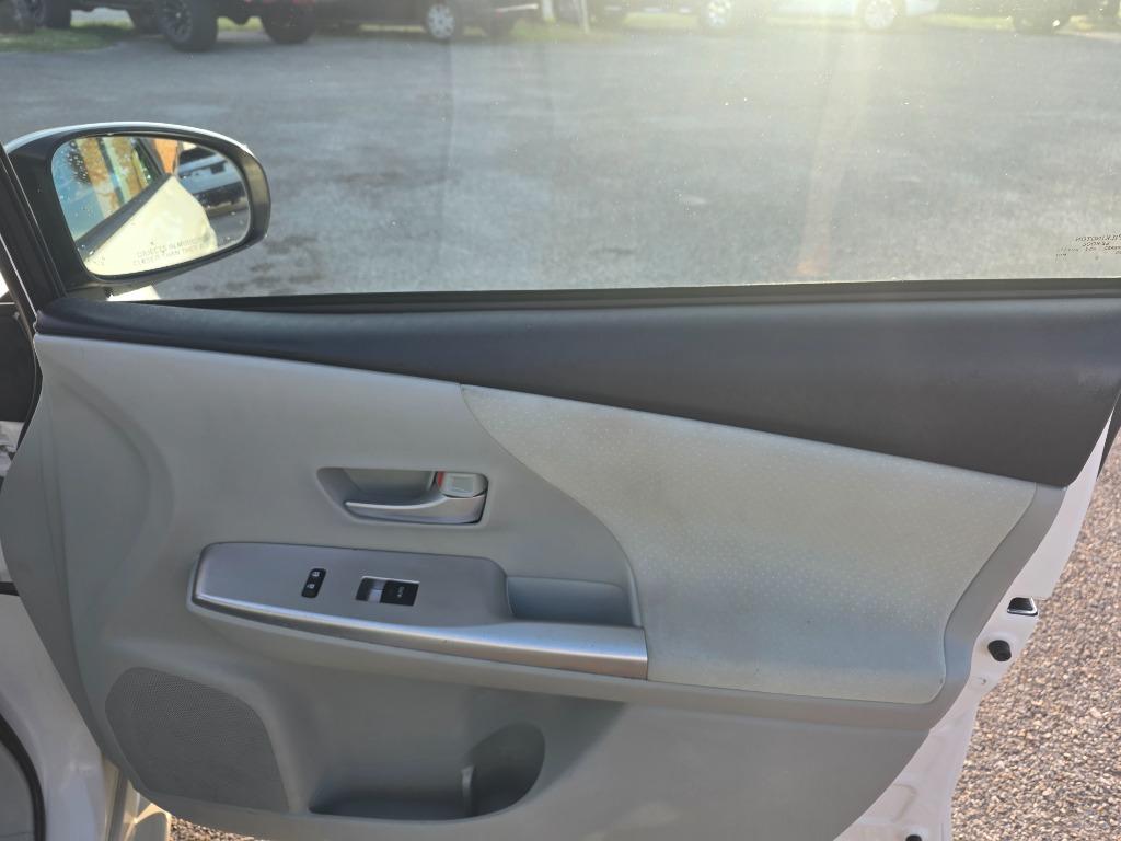 2013 Toyota Prius - $6,995