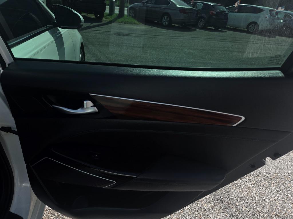 2017 Kia Cadenza - $8,995