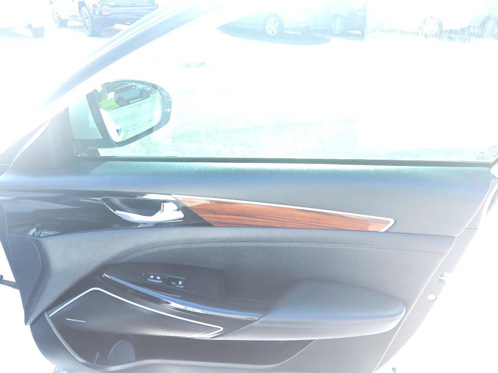 2017 Kia Cadenza - $8,995