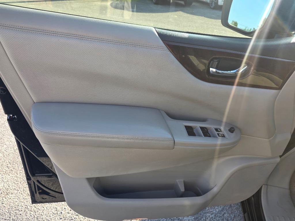 2017 Nissan Quest - $12,995