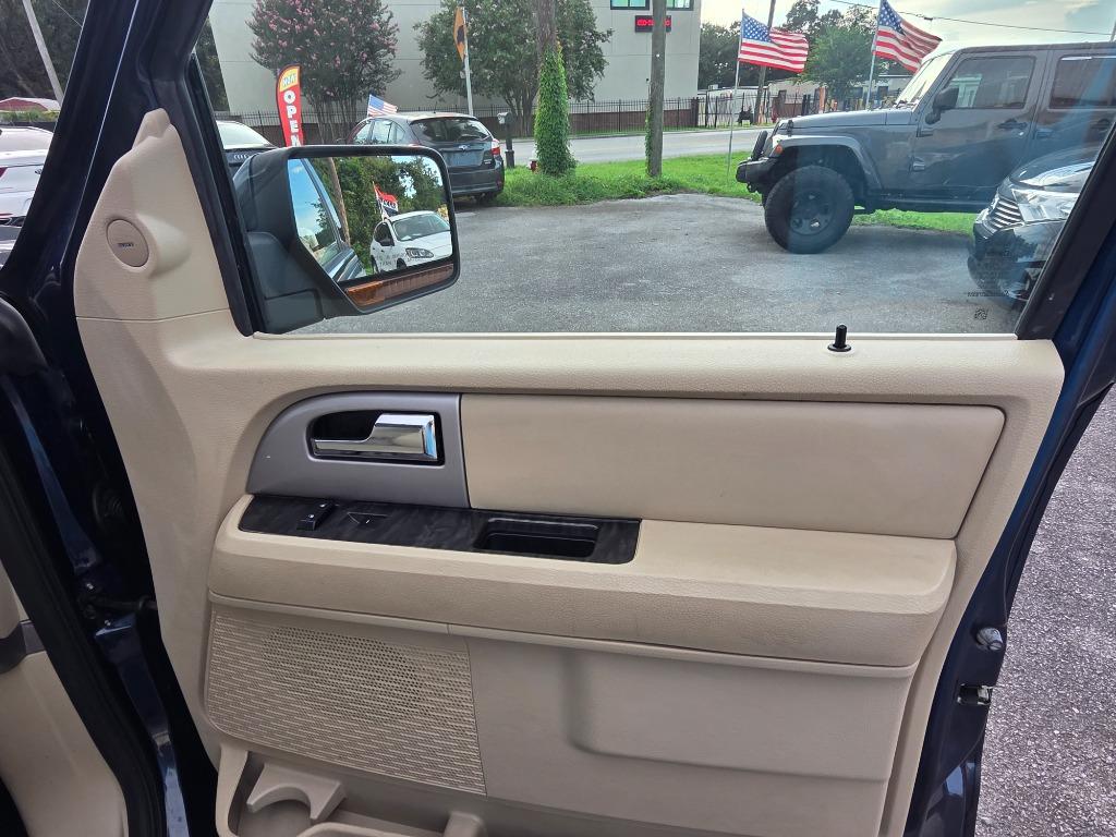 2017 Ford Expedition - $11,995