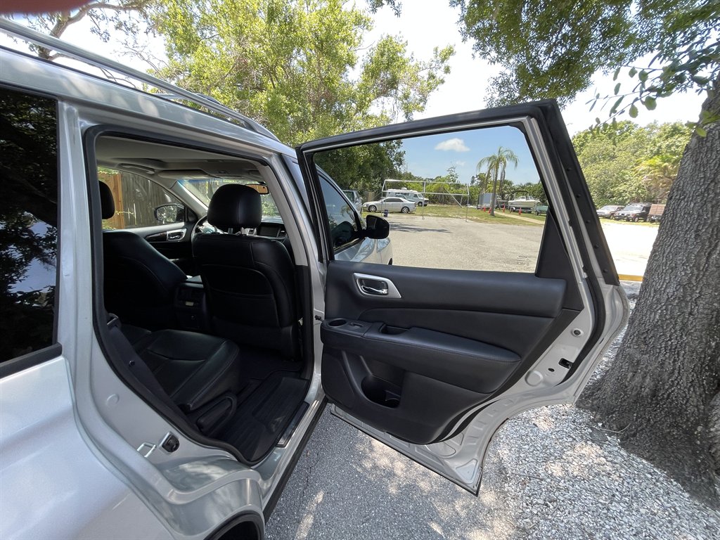 2014 Nissan Pathfinder S photo