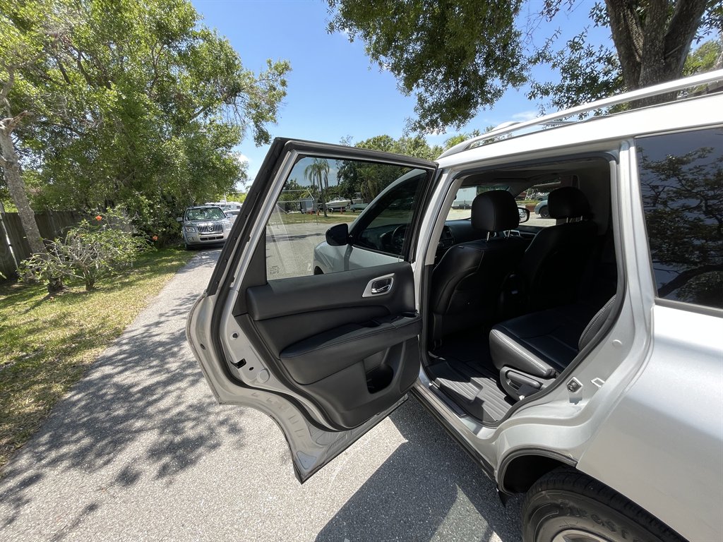 2014 Nissan Pathfinder S photo
