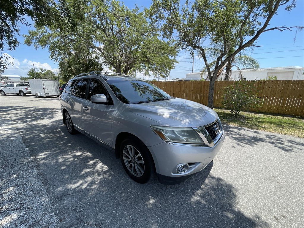 2014 Nissan Pathfinder S photo