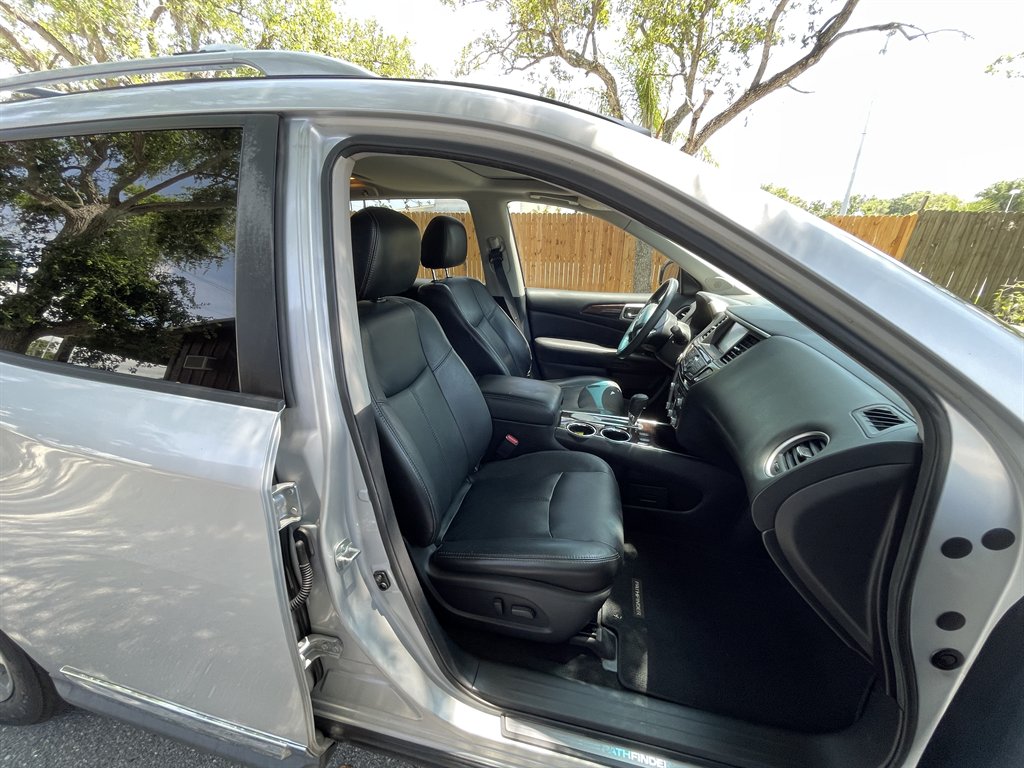2014 Nissan Pathfinder S photo