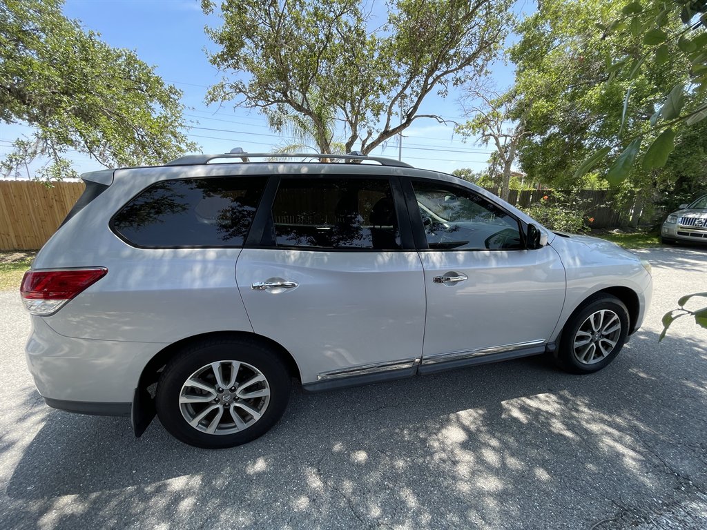 2014 Nissan Pathfinder S photo