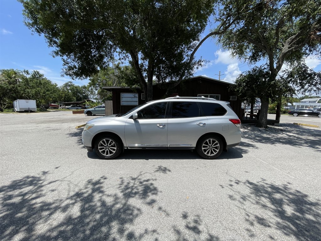 2014 Nissan Pathfinder S photo