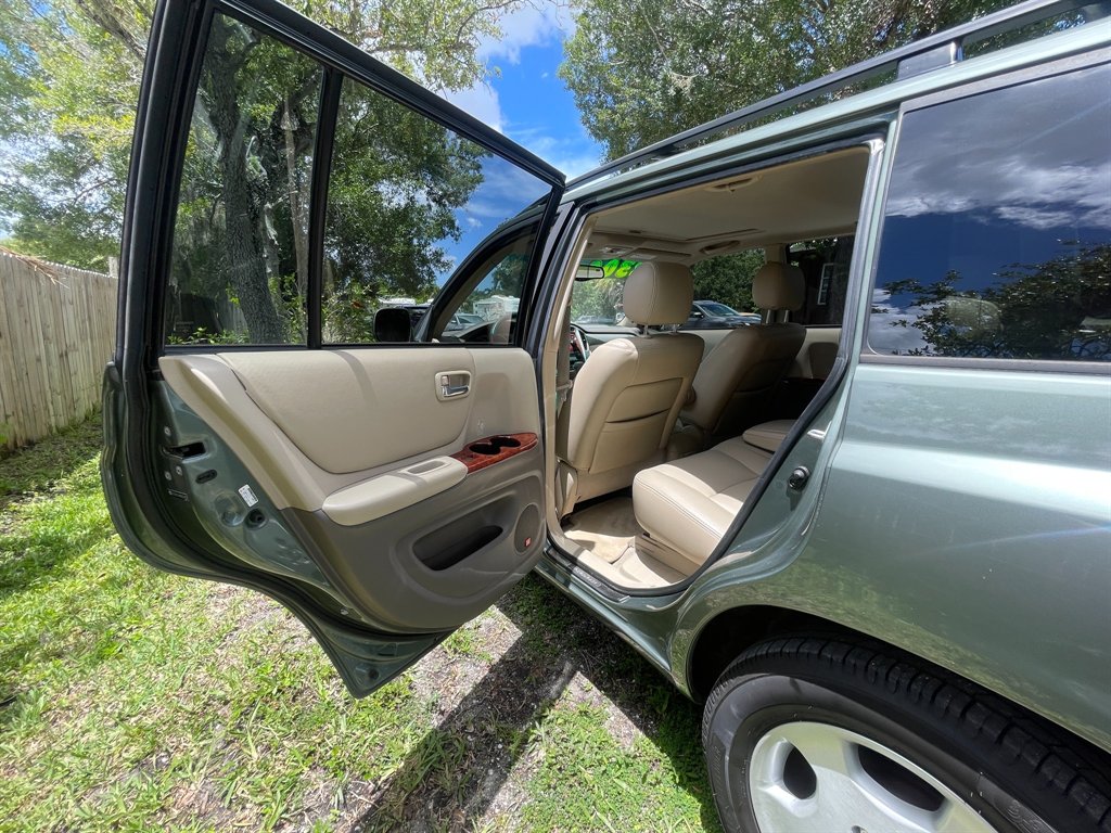 2005 Toyota Highlander - $8,300