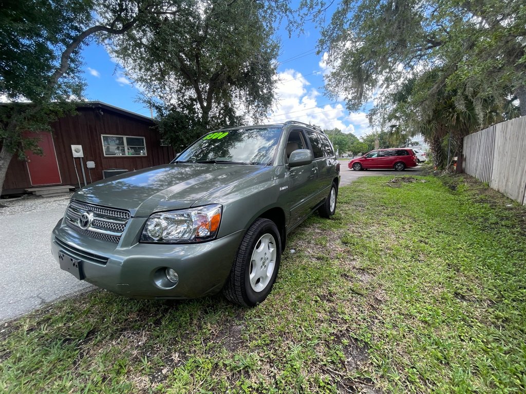 2005 Toyota Highlander - $8,300