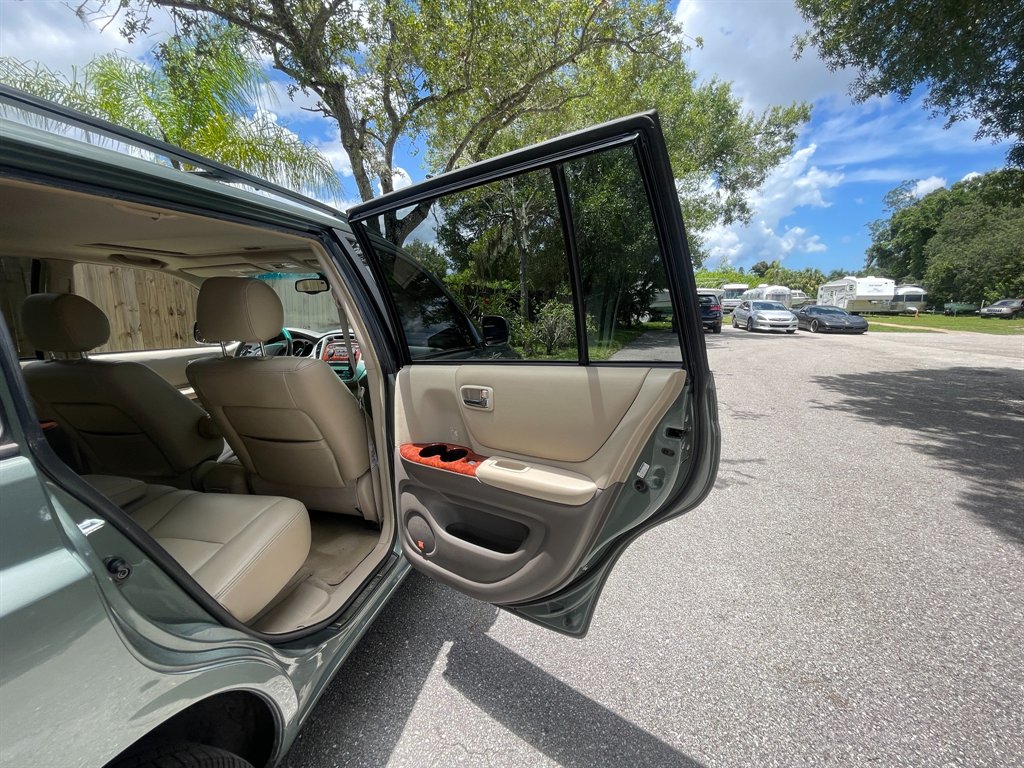 2005 Toyota Highlander - $8,300