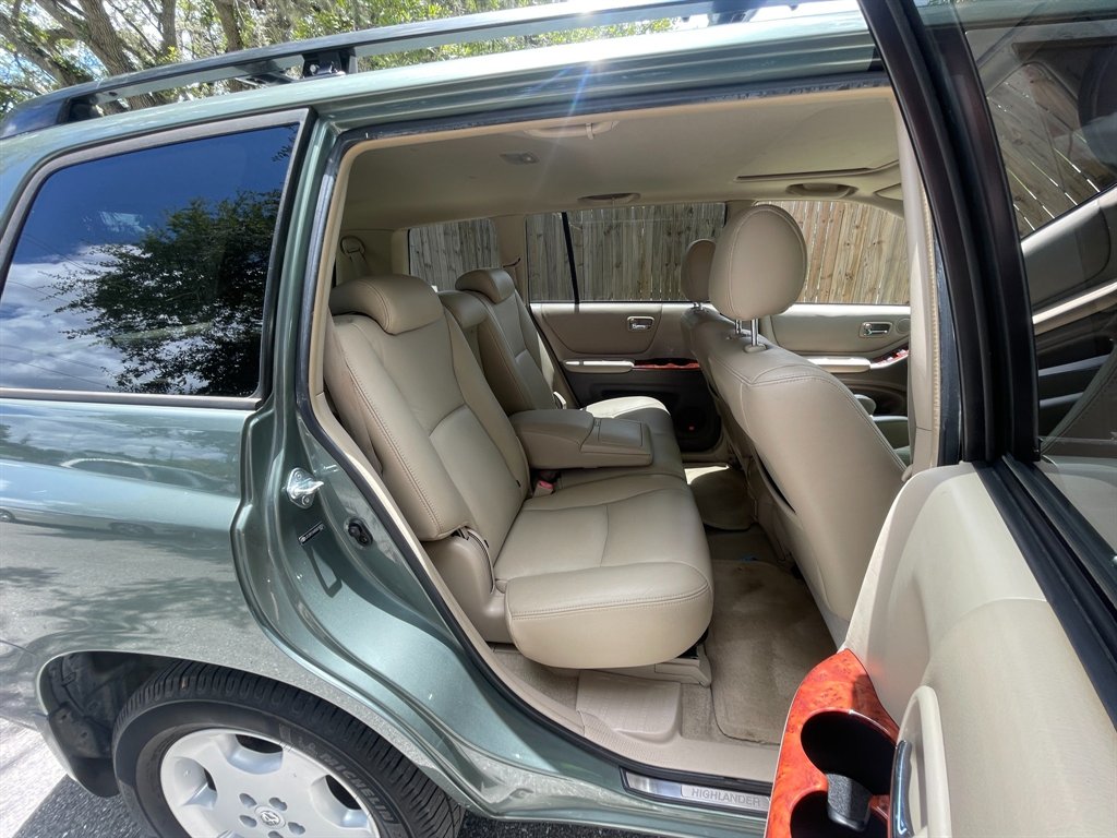 2005 Toyota Highlander - $8,300