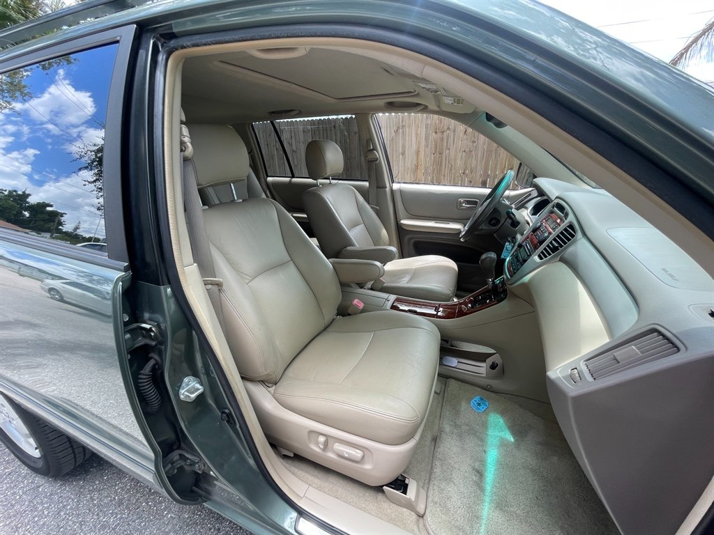2005 Toyota Highlander - $8,300