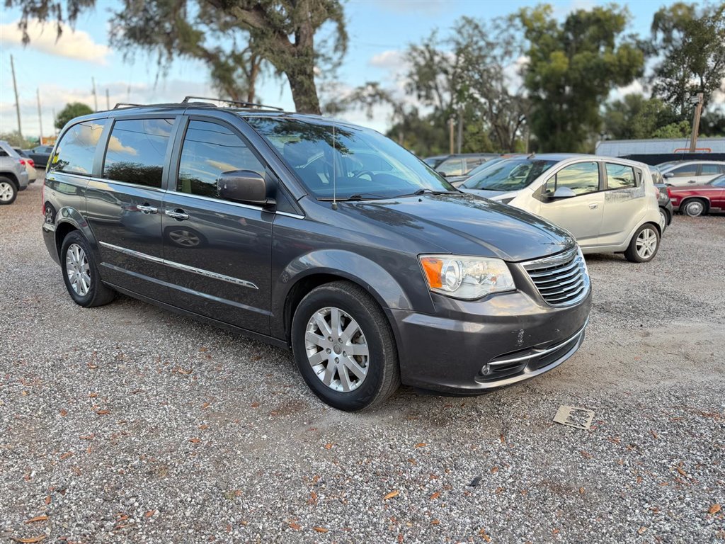 2015 Chrysler Town & Country - $10,000