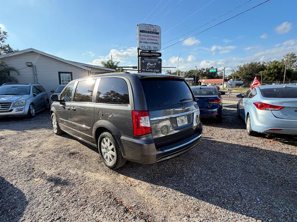 2015 Chrysler Town & Country - $10,000