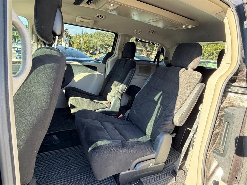2015 Chrysler Town & Country - $10,000