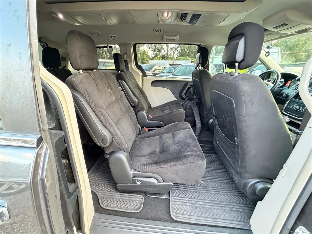 2015 Chrysler Town & Country - $10,000
