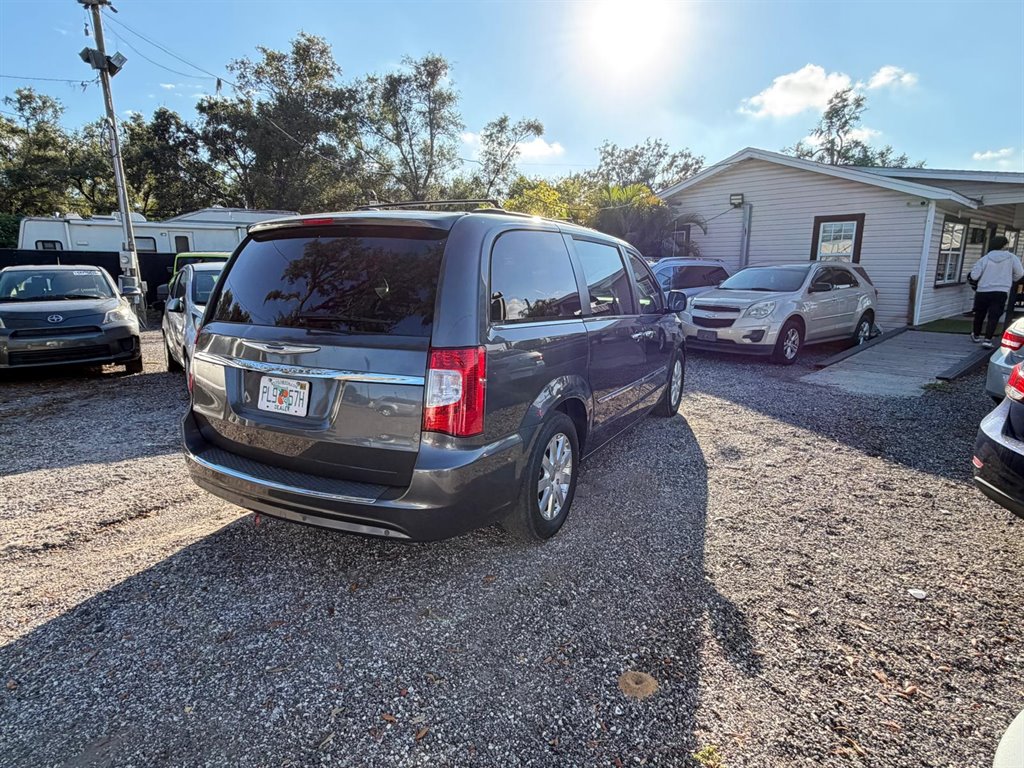 2015 Chrysler Town & Country - $10,000