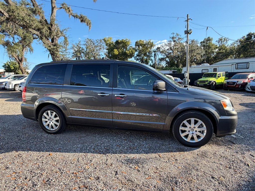2015 Chrysler Town & Country - $10,000