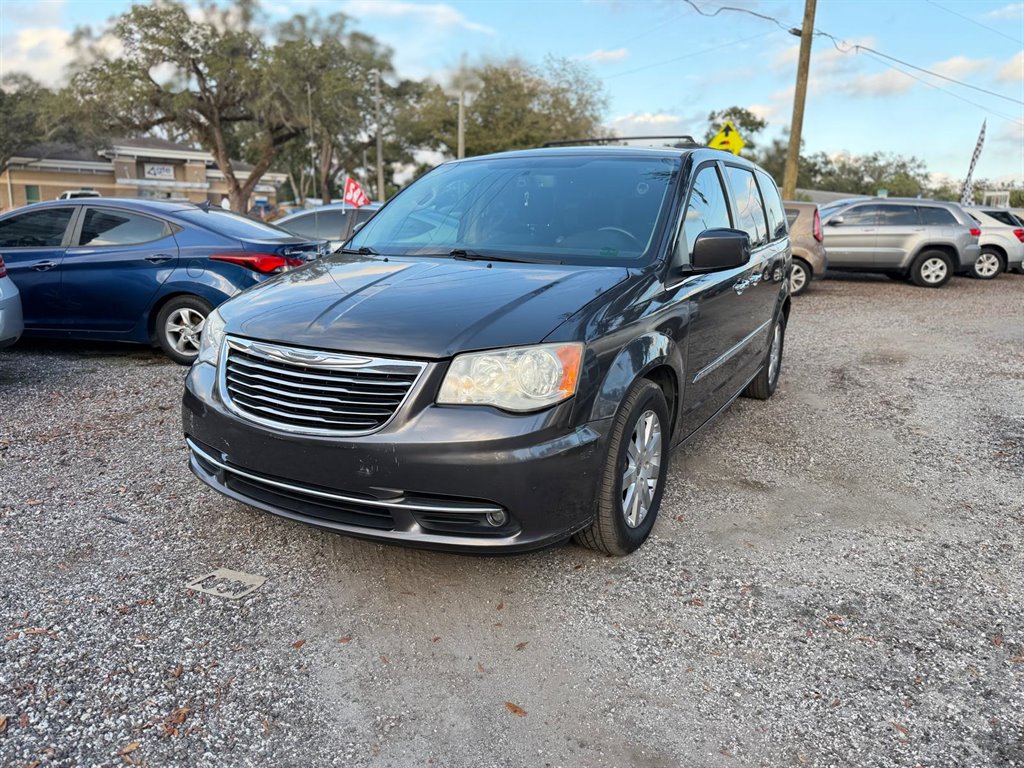 2015 Chrysler Town & Country - $10,000