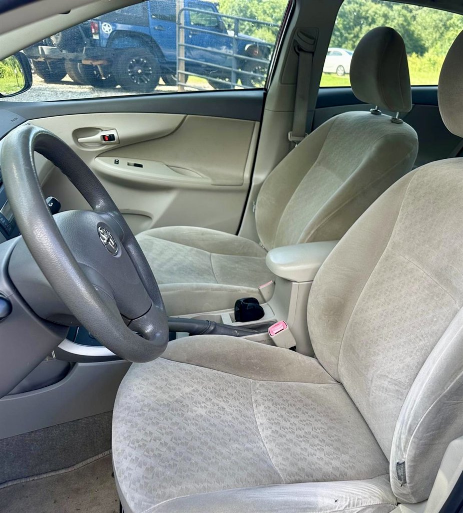 2009 Toyota Corolla LE photo