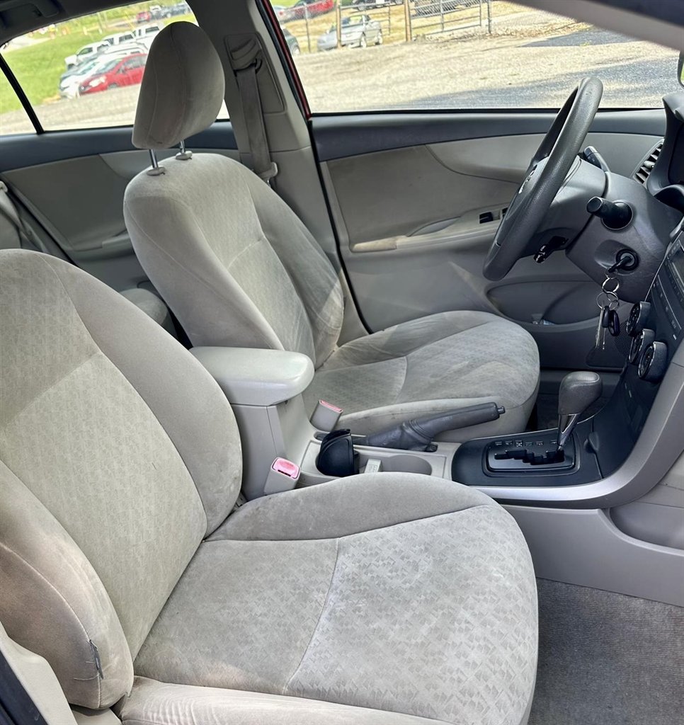 2009 Toyota Corolla LE photo