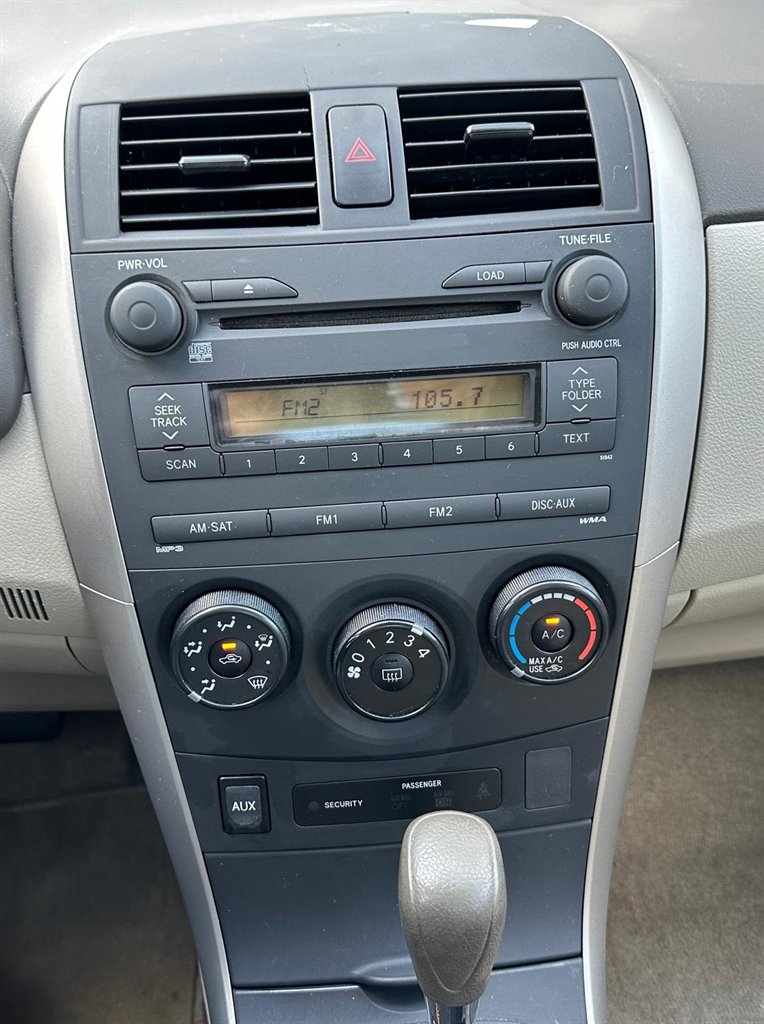 2009 Toyota Corolla LE photo