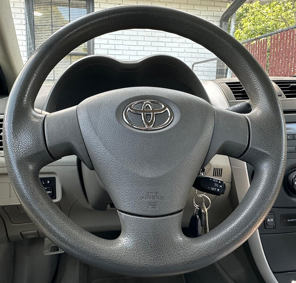 2009 Toyota Corolla LE photo