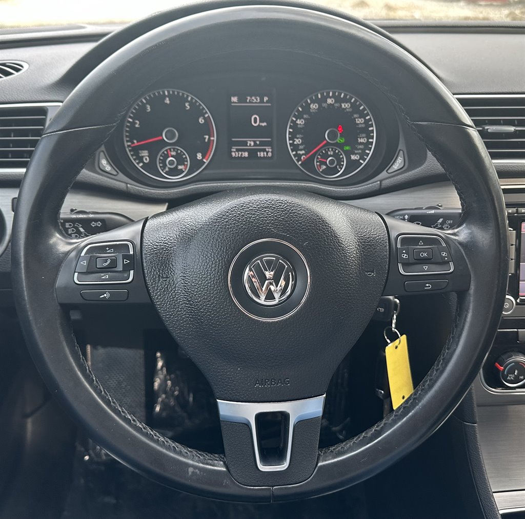 2014 Volkswagen Passat SE PZEV photo