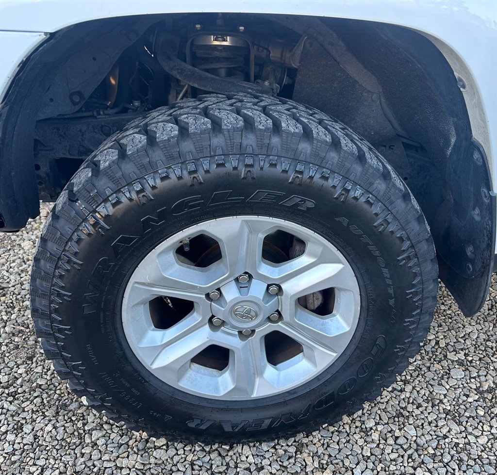 2016 Toyota 4Runner SR5 Premium photo
