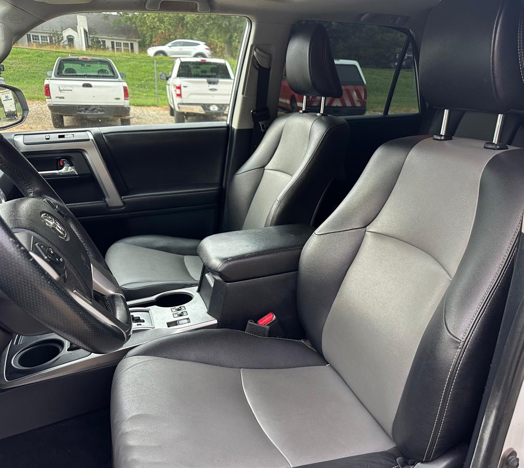 2016 Toyota 4Runner SR5 Premium photo