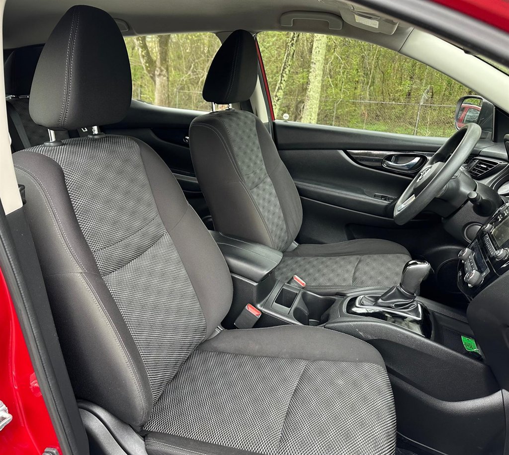 2017 Nissan Rogue Sport SV AWD photo