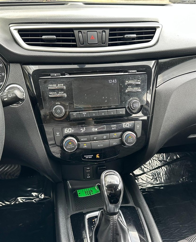 2017 Nissan Rogue Sport SV AWD photo