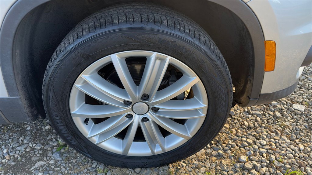 2016 Volkswagen Tiguan SE photo