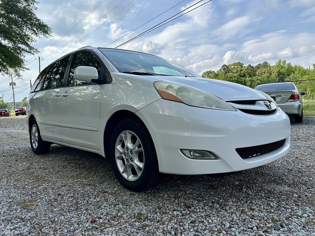 2006 Toyota Sienna XLE 7 Passenger photo