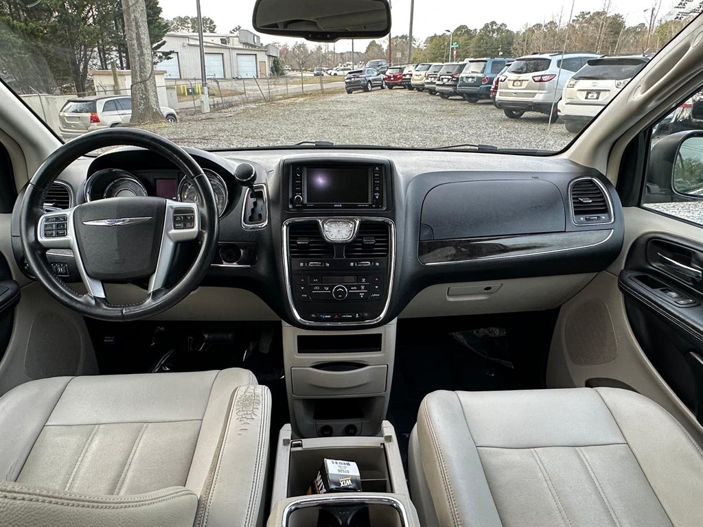 2013 Chrysler Town & Country Touring photo