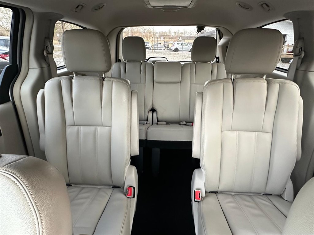 2013 Chrysler Town & Country Touring photo