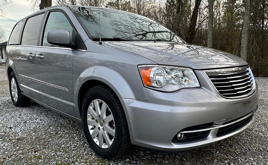 2013 Chrysler Town & Country Touring photo