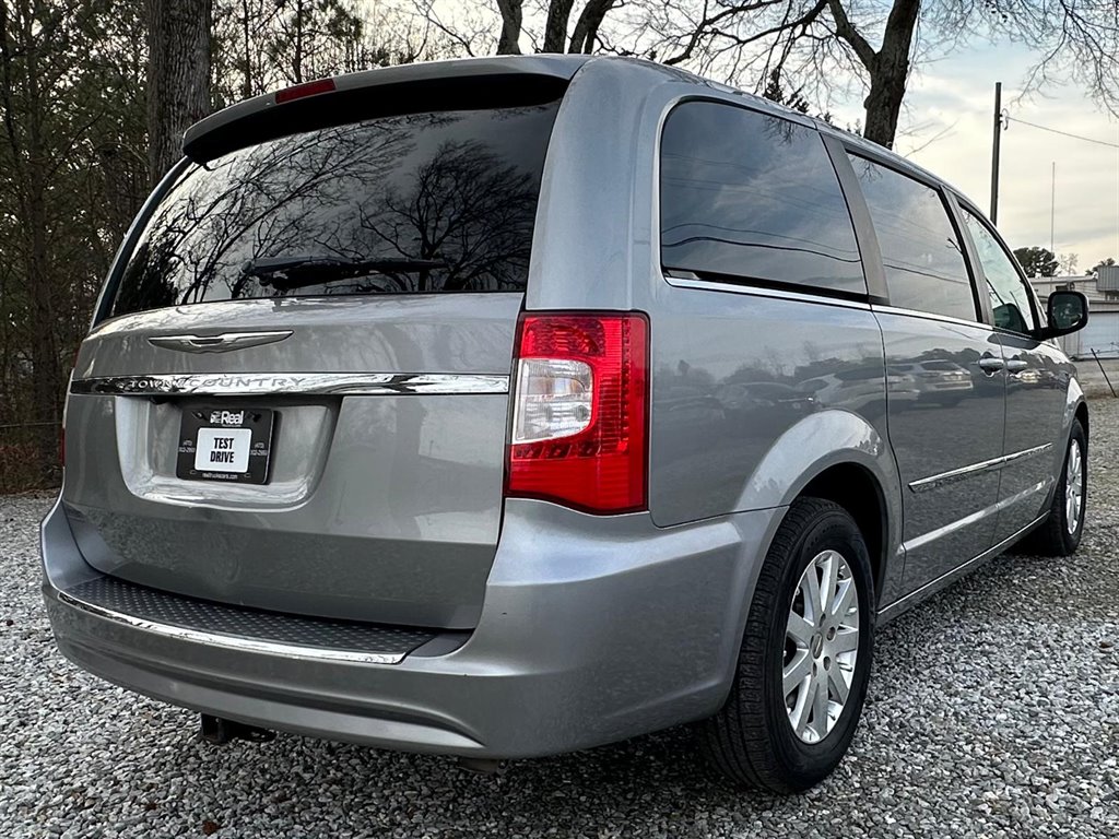 2013 Chrysler Town & Country Touring photo