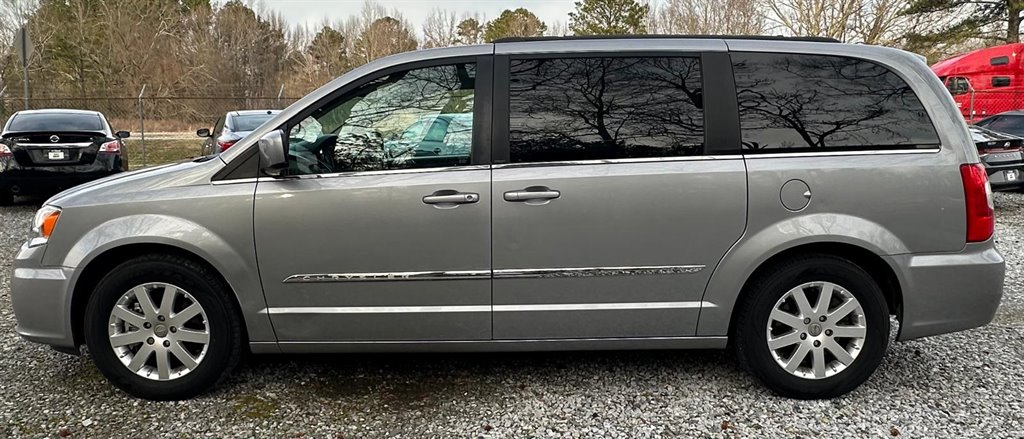 2013 Chrysler Town & Country Touring photo