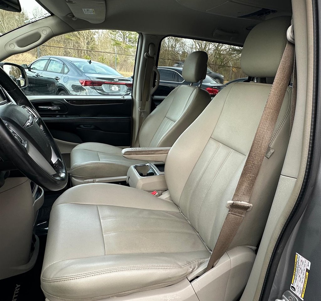 2013 Chrysler Town & Country Touring photo