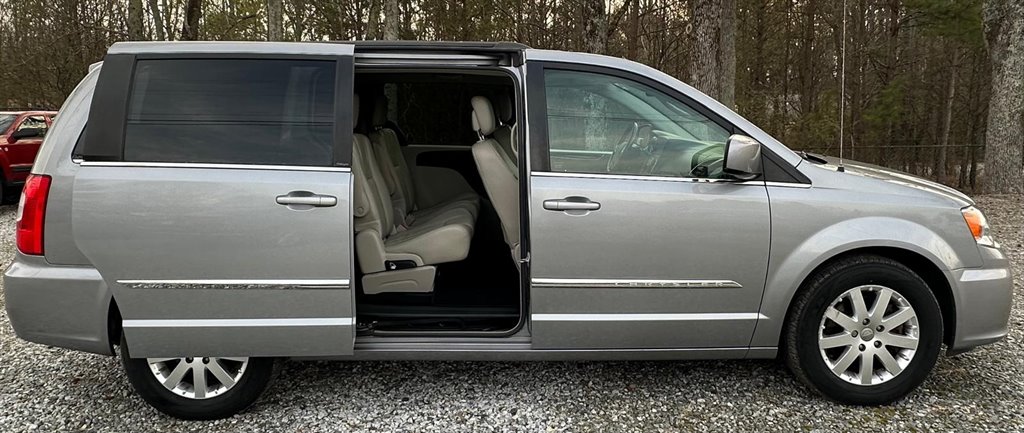 2013 Chrysler Town & Country Touring photo