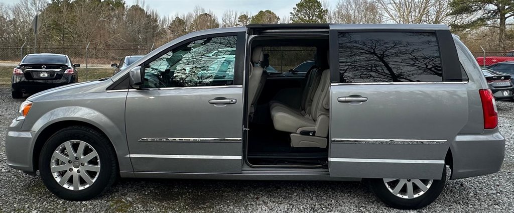 2013 Chrysler Town & Country Touring photo