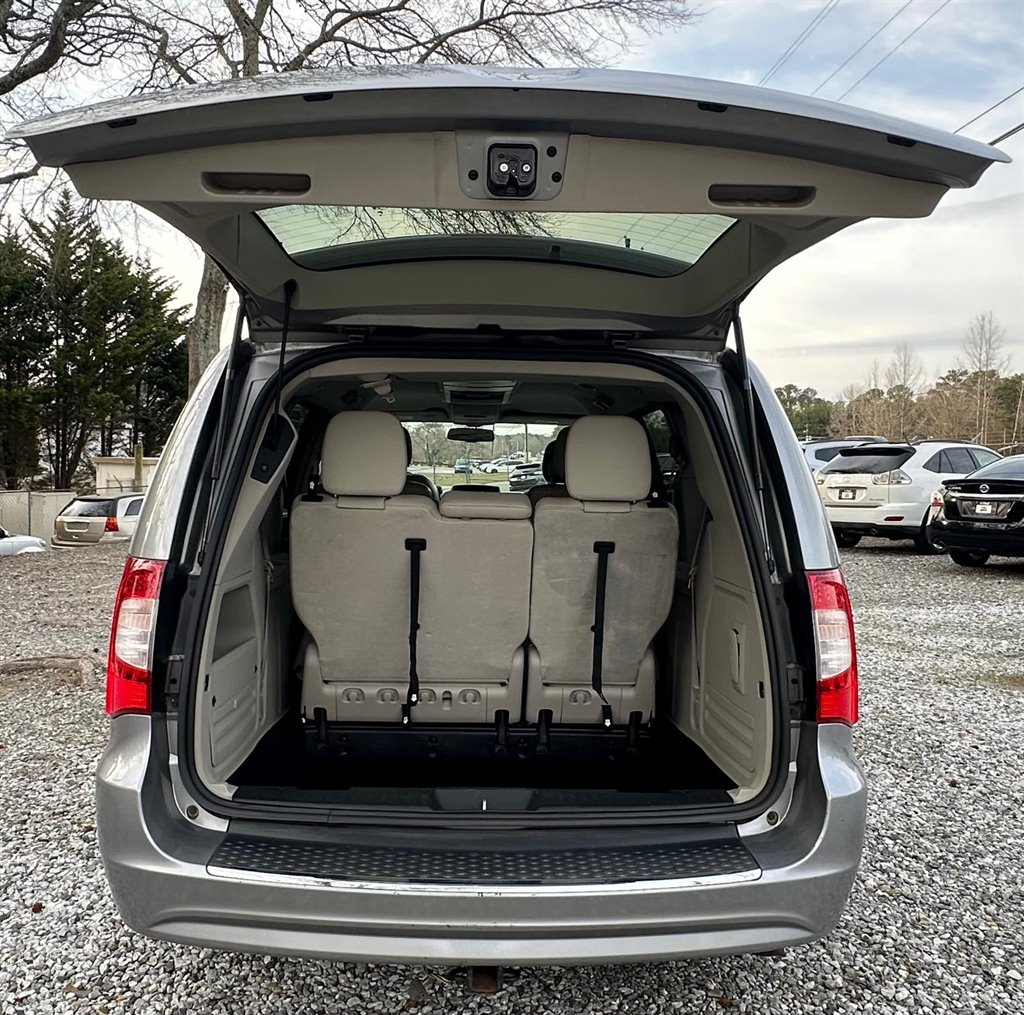 2013 Chrysler Town & Country Touring photo