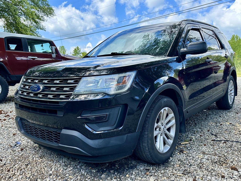 2017 Ford Explorer photo