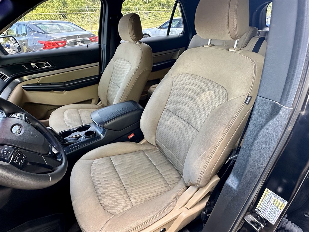 2017 Ford Explorer photo
