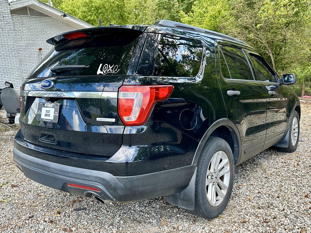 2017 Ford Explorer photo